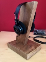 Stojalo za slušalke